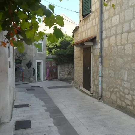 Dube سبليت