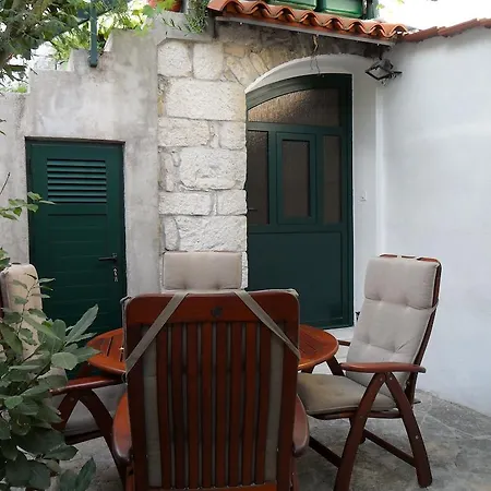 Apartament Dube *
