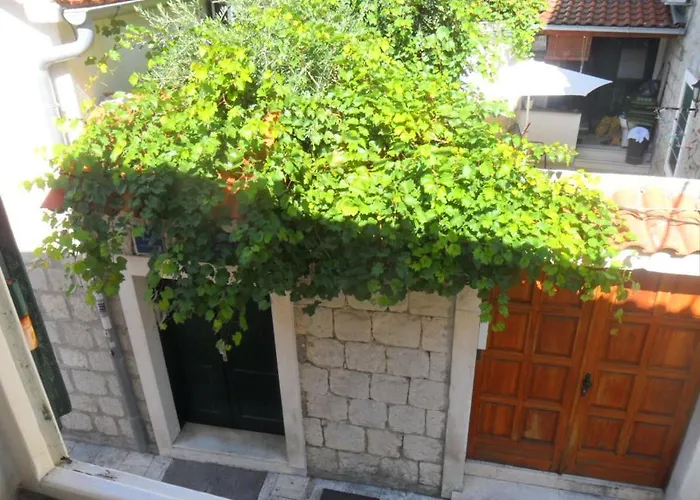 شقة Dube
